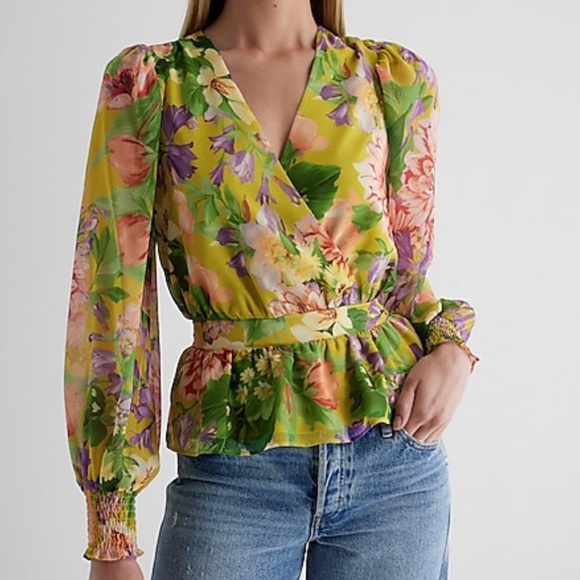 Express Tops - EXPRESS Floral V-Neck Smocked Cuff Peplum Top